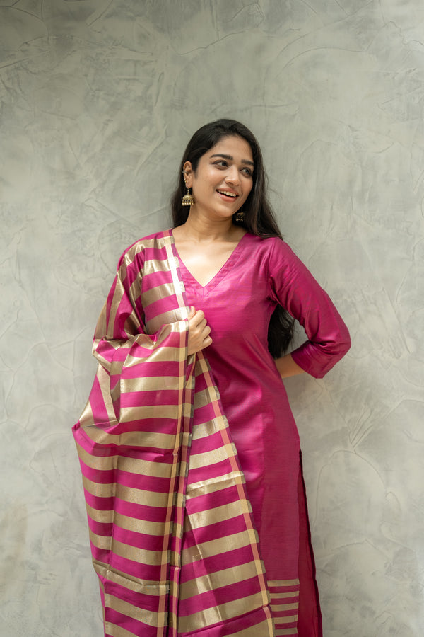 🌺 KanthikaShine Like Royalty in Luxurious Banarasi Silk Radiance 🌺