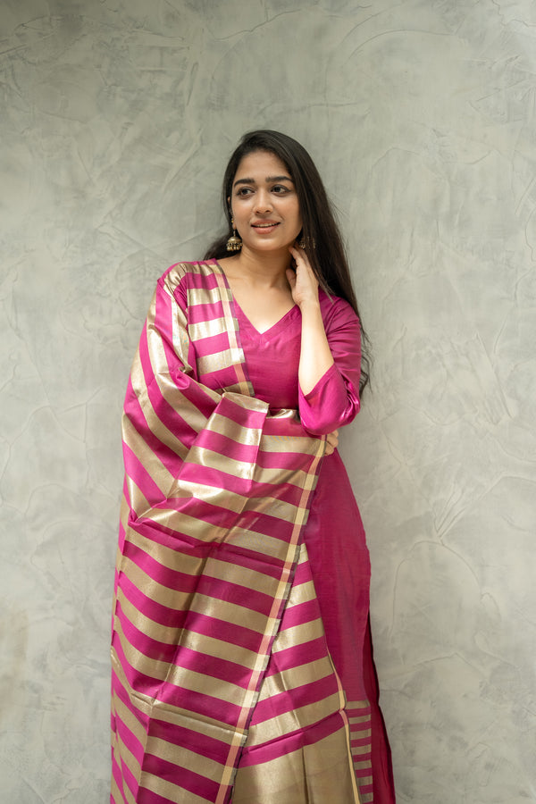 🌺 KanthikaShine Like Royalty in Luxurious Banarasi Silk Radiance 🌺