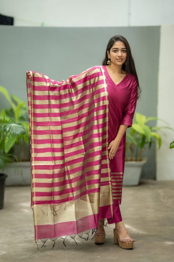 🌺 KanthikaShine Like Royalty in Luxurious Banarasi Silk Radiance 🌺