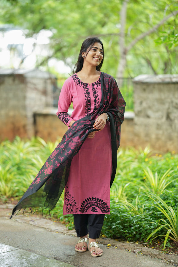 Gulab Resham Kurta Suit Set – Embroidered Elegance