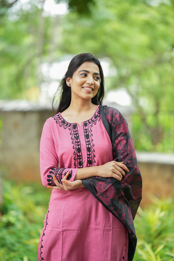 Gulab Resham Kurta Suit Set – Embroidered Elegance