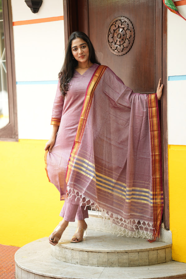 🌸 Mauve Pastel Loom – Narayanpet Grace