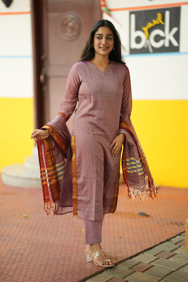 🌸 Mauve Pastel Loom – Narayanpet Grace