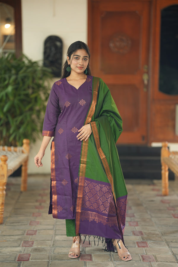 ๐ฟ โRegal Weave โ Purple & Green Pochampally Setโ