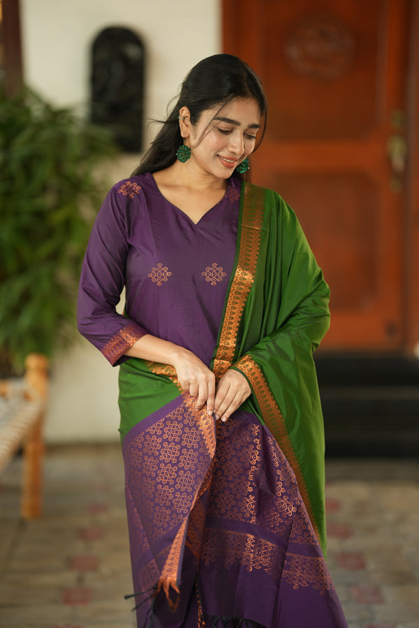 ๐ฟ โRegal Weave โ Purple & Green Pochampally Setโ