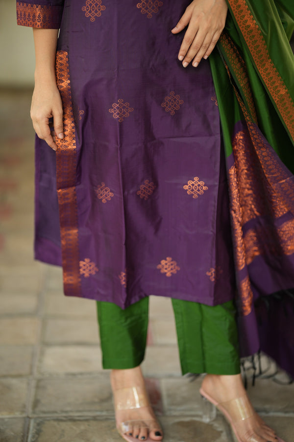 ๐ฟ โRegal Weave โ Purple & Green Pochampally Setโ