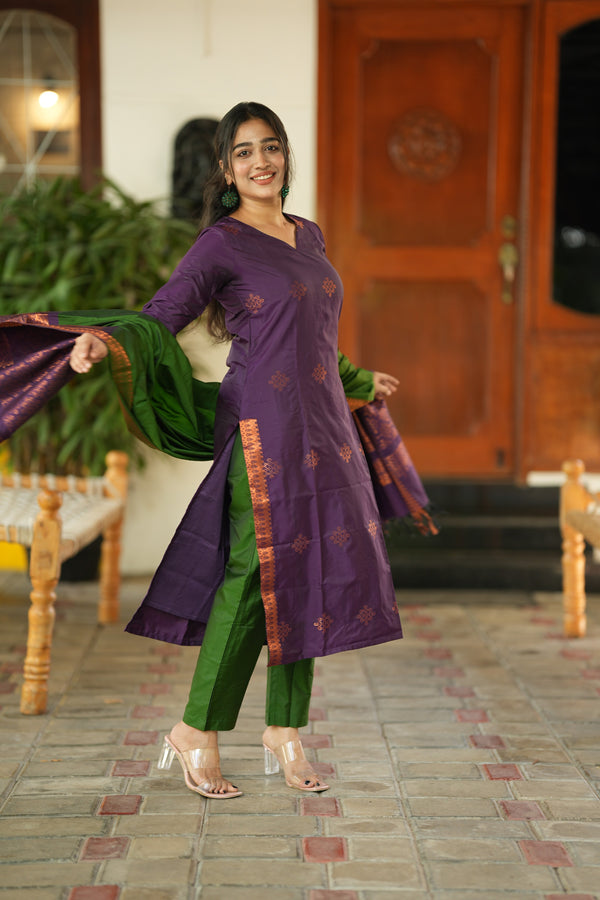 ๐ฟ โRegal Weave โ Purple & Green Pochampally Setโ