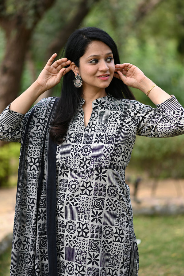 Kritika Monochrome Cotton Suit Set