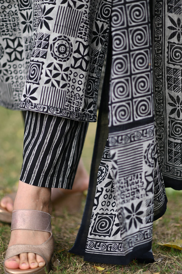 Kritika Monochrome Cotton Suit Set