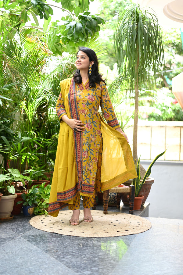 Kanchana Floral Kurta Set