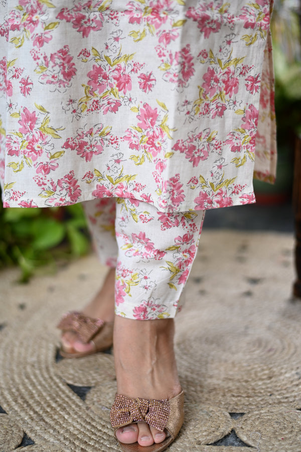 Amrapali Blossom White Kurta Set