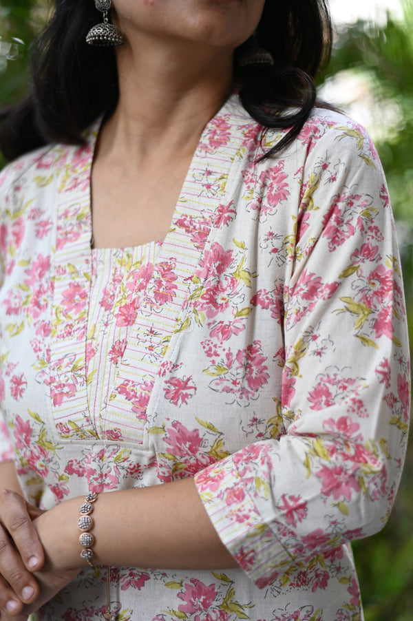 Amrapali Blossom White Kurta Set