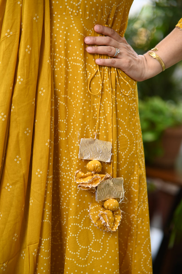 💛 💜 SharanyaDrape Yourself in Sunshine with this Flowing Anarkali Elegance 💛💜