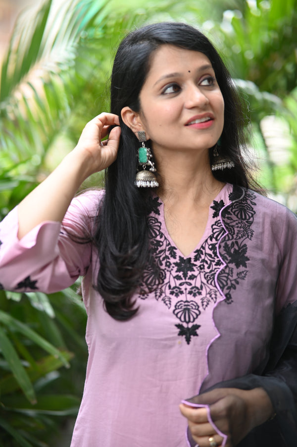 π€ Ravya β The Midnight BloomGrace Meets Drama in this Elegant Cotton & Organza Ensemble π€