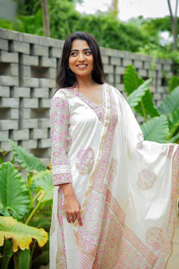 Alankrita Blossom Kurta Set