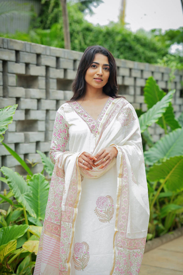 Alankrita Blossom Kurta Set