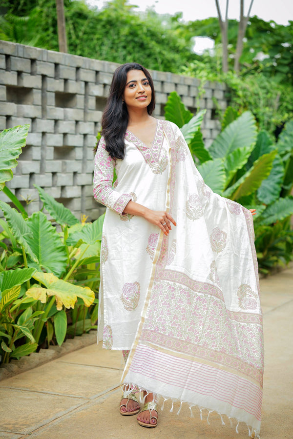 Alankrita Blossom Kurta Set