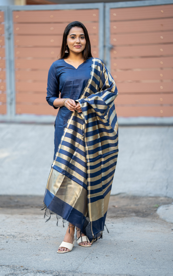 💙 RajnaviCommand the Spotlight in Royal Blue Banarasi Silk Grandeur 💙