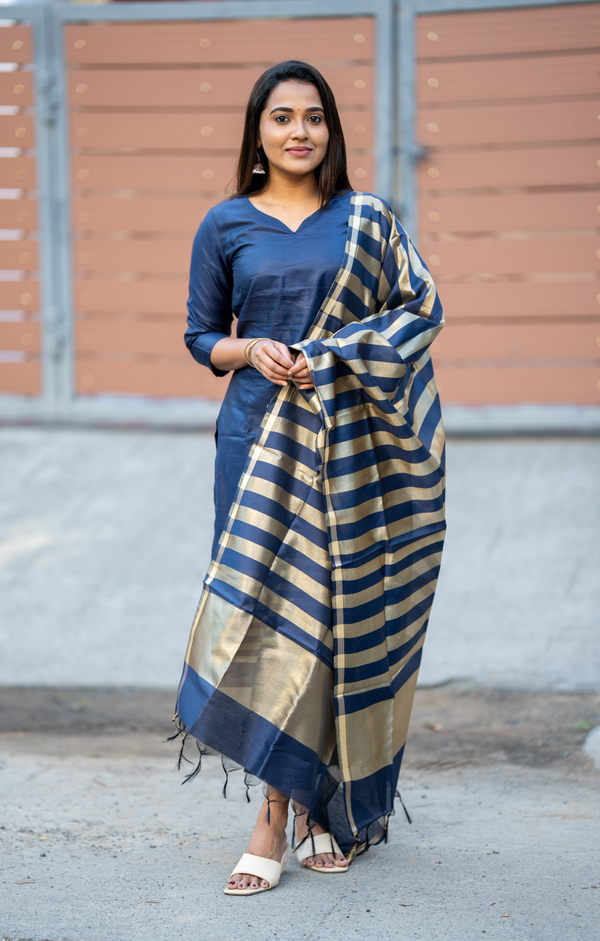 💙 RajnaviCommand the Spotlight in Royal Blue Banarasi Silk Grandeur 💙