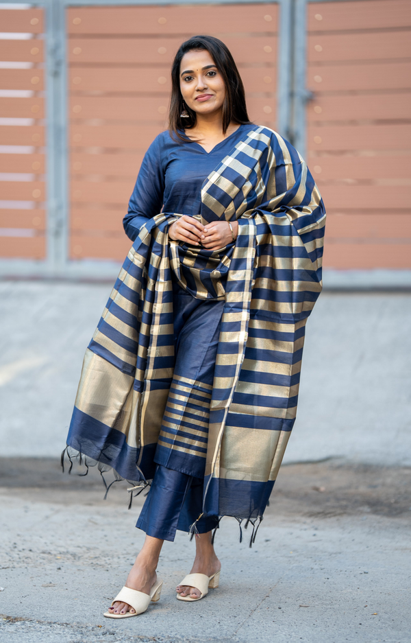 💙 RajnaviCommand the Spotlight in Royal Blue Banarasi Silk Grandeur 💙