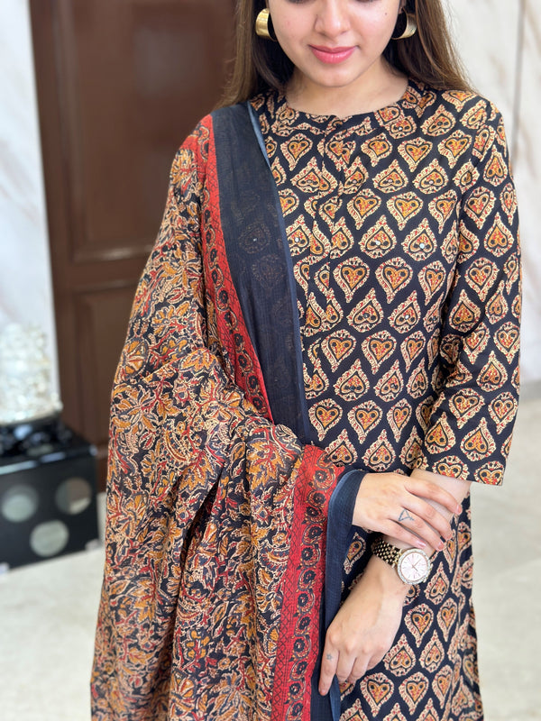 Vasudha Black Gold Paisley Kurta pant Set
