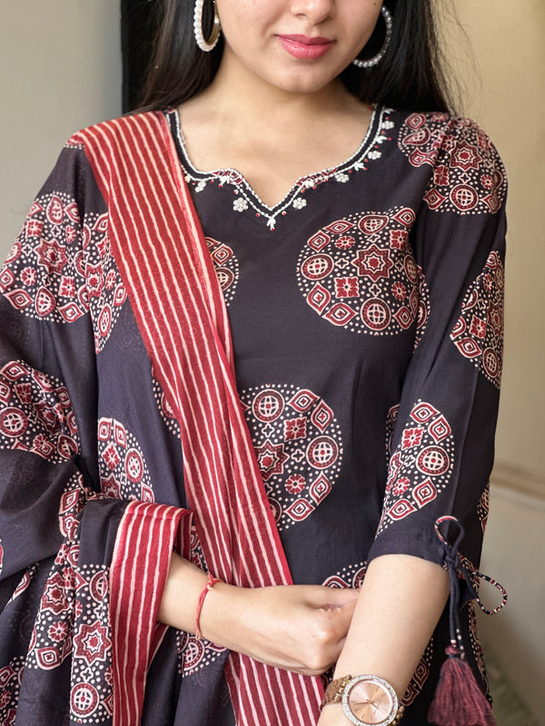 Aarohi Midnight Medallion Set