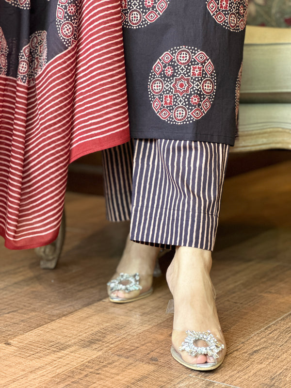 Aarohi Midnight Medallion Set