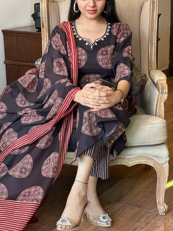 Aarohi Midnight Medallion Set