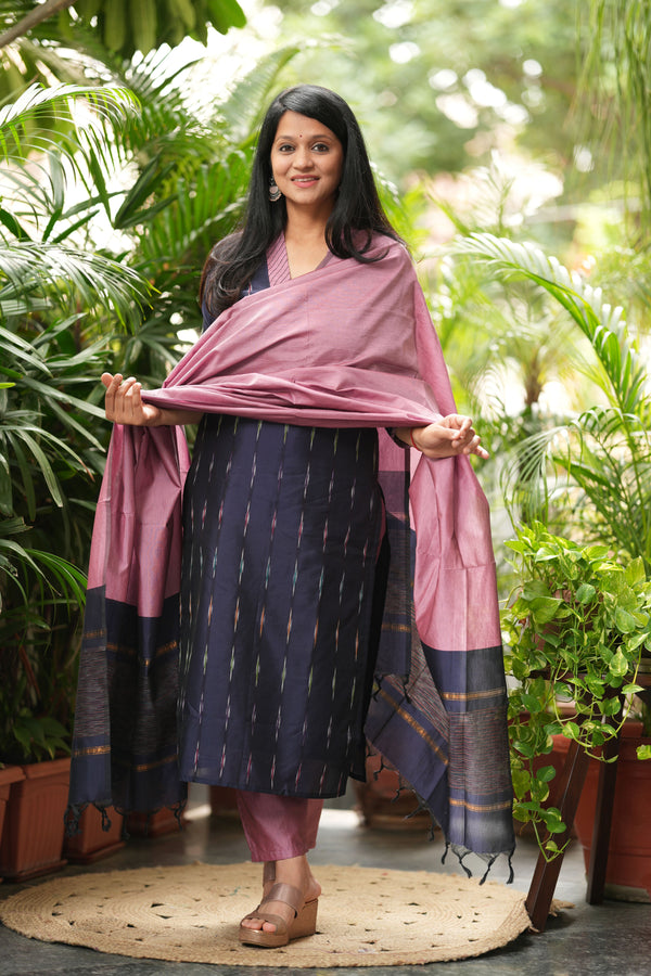 Lavya-Handwoven Pochampally Silk Elegance