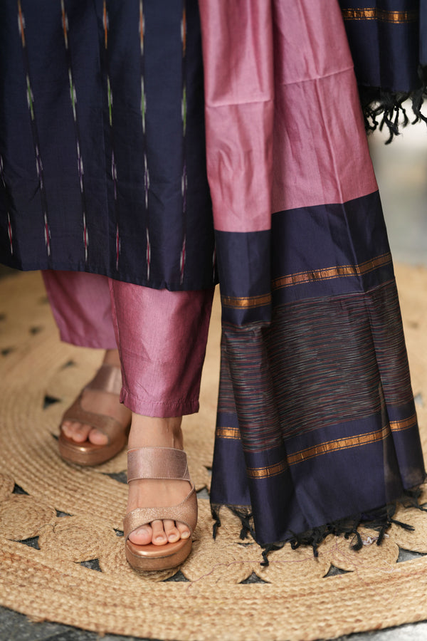 Lavya-Handwoven Pochampally Silk Elegance