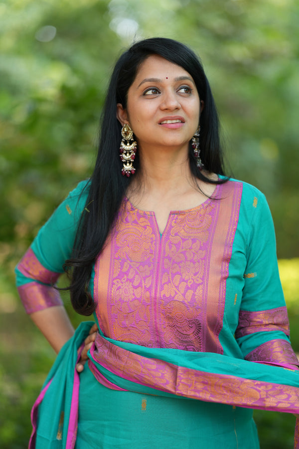 Kanchi Glow –Gulnaar Woven Elegance Set