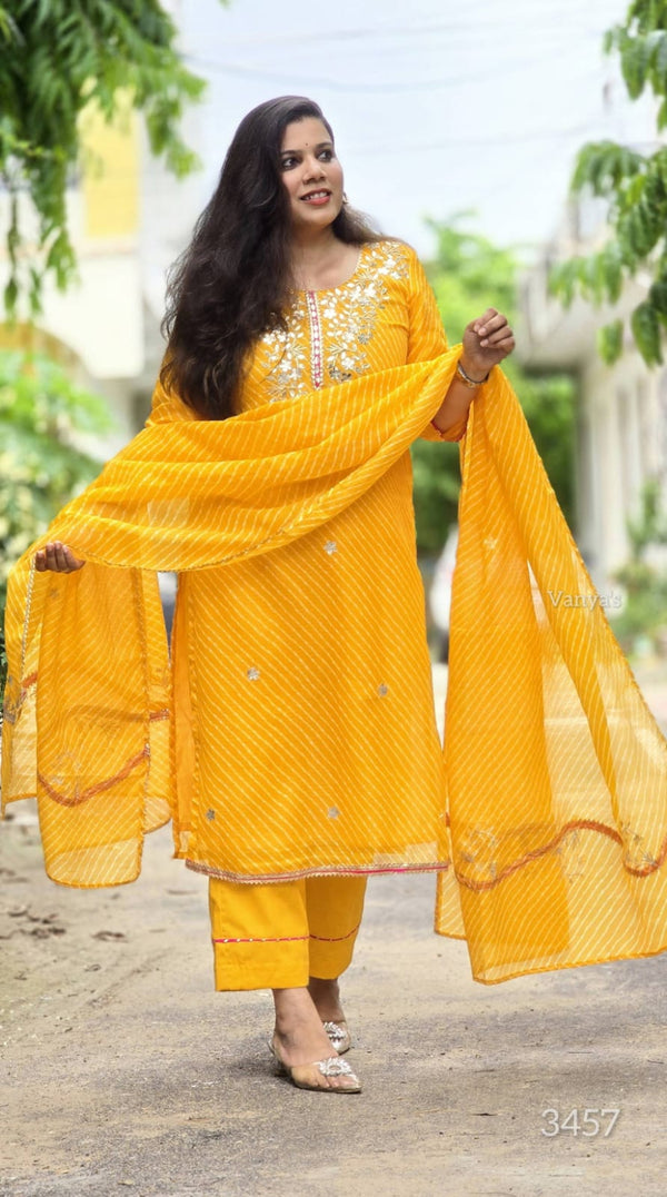 🌞 SaanvikaBrighten Every Occasion with Radiant Leheria Grace 🌞