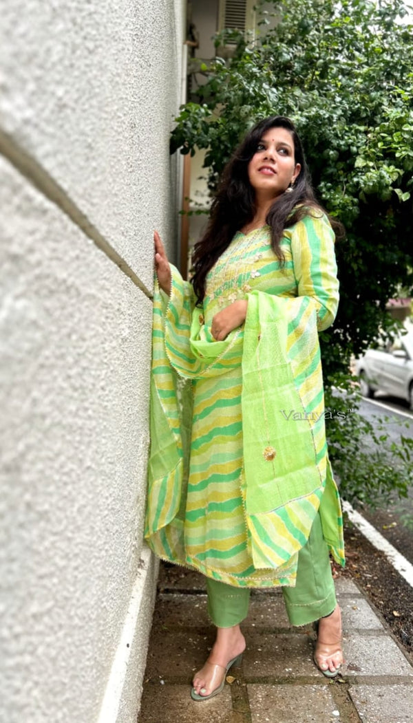 🌿 TarakiniTwirl in Tradition with Graceful Leheria Elegance 🌿