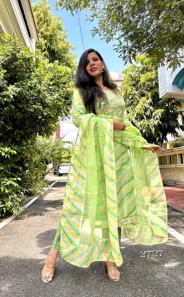 🌿 TarakiniTwirl in Tradition with Graceful Leheria Elegance 🌿