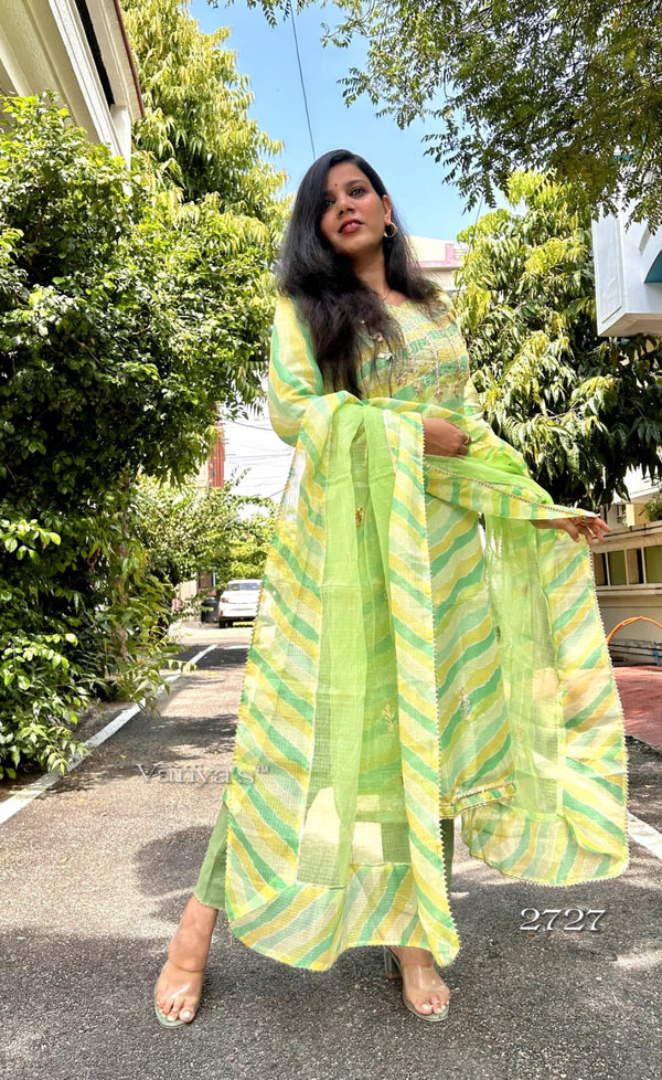 🌿 TarakiniTwirl in Tradition with Graceful Leheria Elegance 🌿