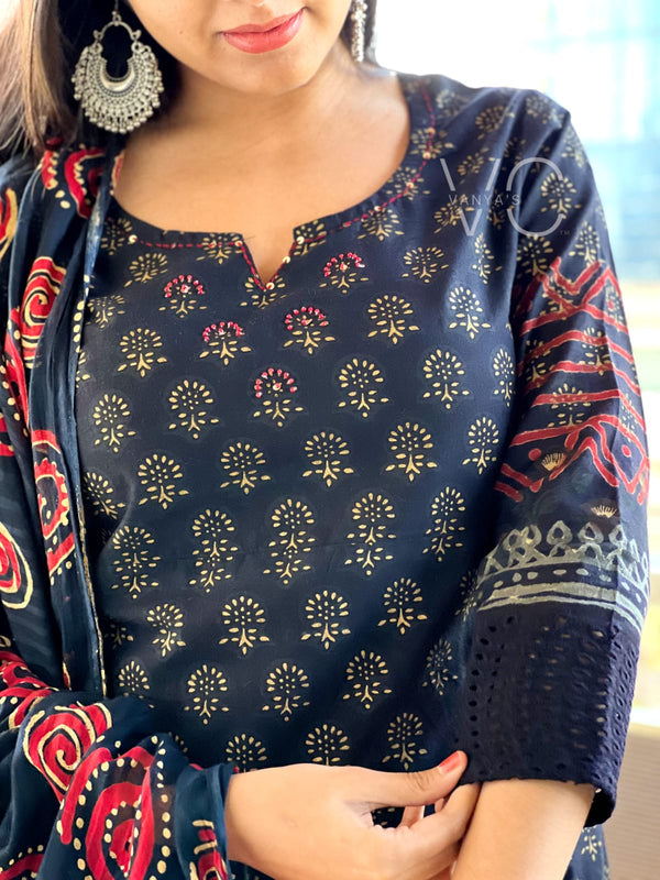 Noir Rust Charm β Black & Red Cotton Kurta Set