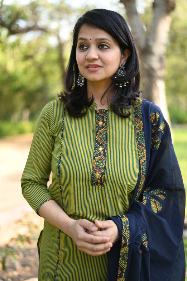 Kavya Stripe Block Applique Suit Sets