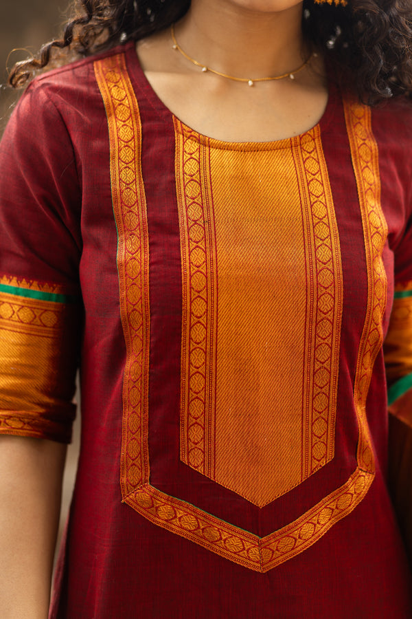 Pranika Naryanpeth Handloom Cotton Elegance Set-With lining