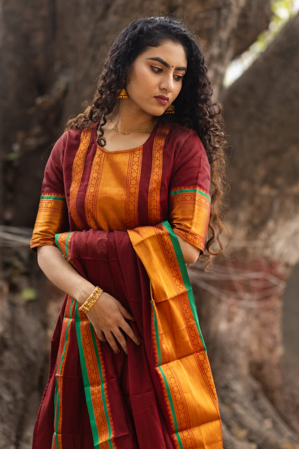 Pranika Naryanpeth Handloom Cotton Elegance Set-With lining