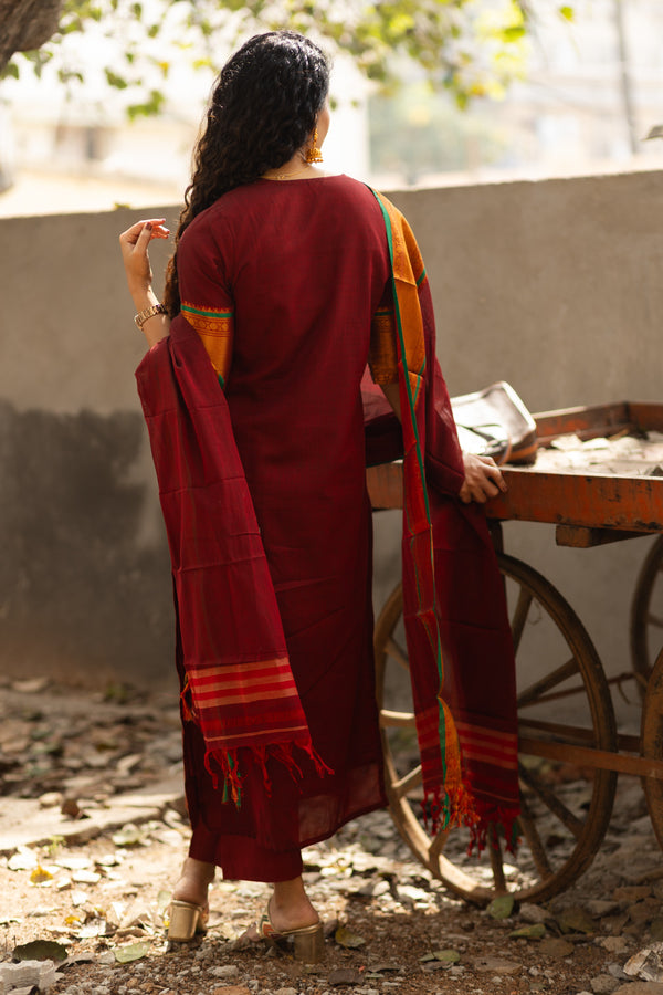 Pranika Naryanpeth Handloom Cotton Elegance Set-With lining