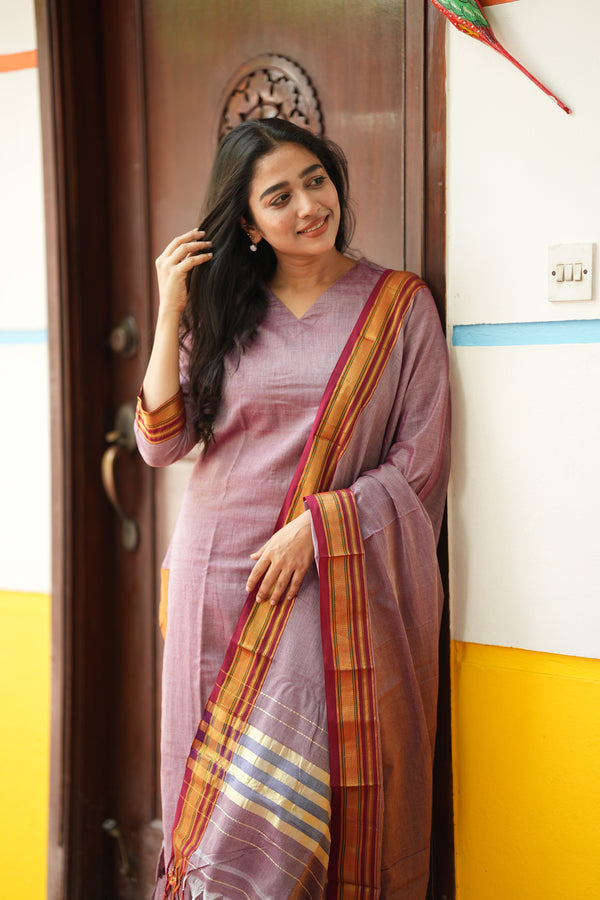 🌸 Mauve Pastel Loom – Narayanpet Grace