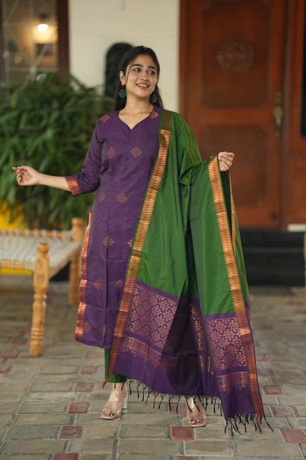 🌿 “Regal Weave – Purple & Green Pochampally Set”