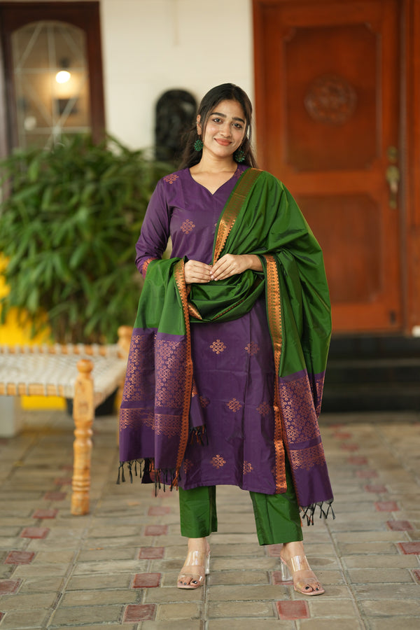 🌿 “Regal Weave – Purple & Green Pochampally Set”