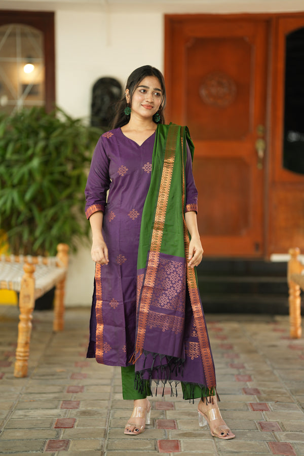 🌿 “Regal Weave – Purple & Green Pochampally Set”