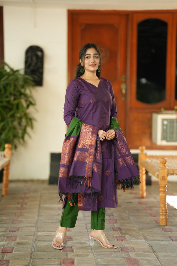 🌿 “Regal Weave – Purple & Green Pochampally Set”