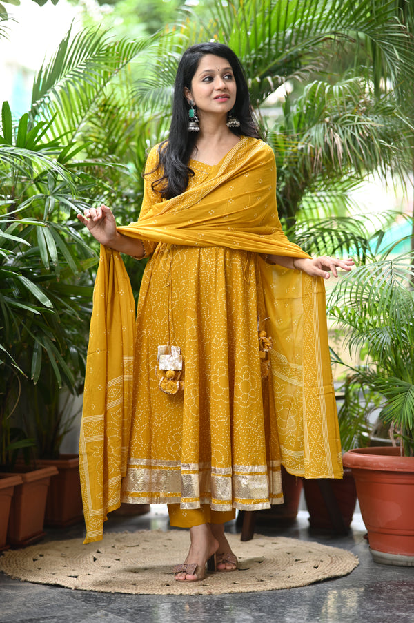 💛 SharanyaDrape Yourself in Sunshine with this Flowing Anarkali Elegance 💛