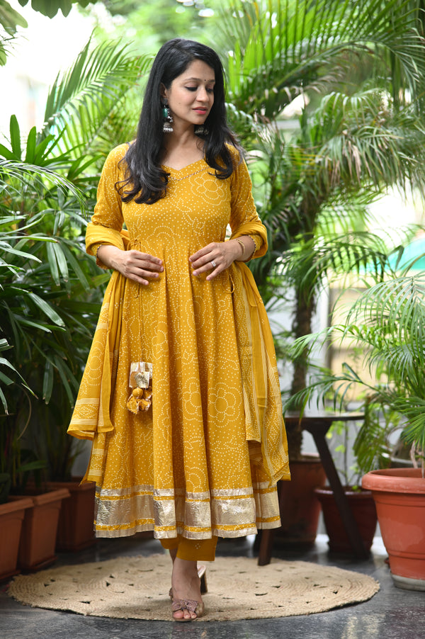 💛 SharanyaDrape Yourself in Sunshine with this Flowing Anarkali Elegance 💛