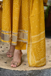 💛 SharanyaDrape Yourself in Sunshine with this Flowing Anarkali Elegance 💛