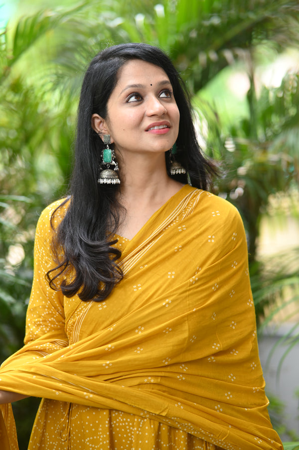 💛 SharanyaDrape Yourself in Sunshine with this Flowing Anarkali Elegance 💛