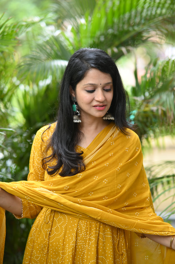 💛 SharanyaDrape Yourself in Sunshine with this Flowing Anarkali Elegance 💛